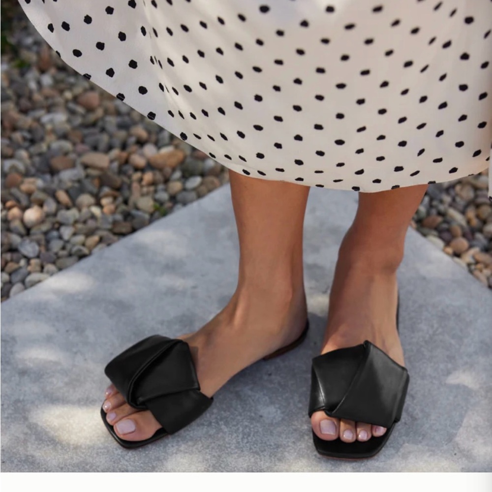 Jenni Kayne Black leather “Dani” sandal